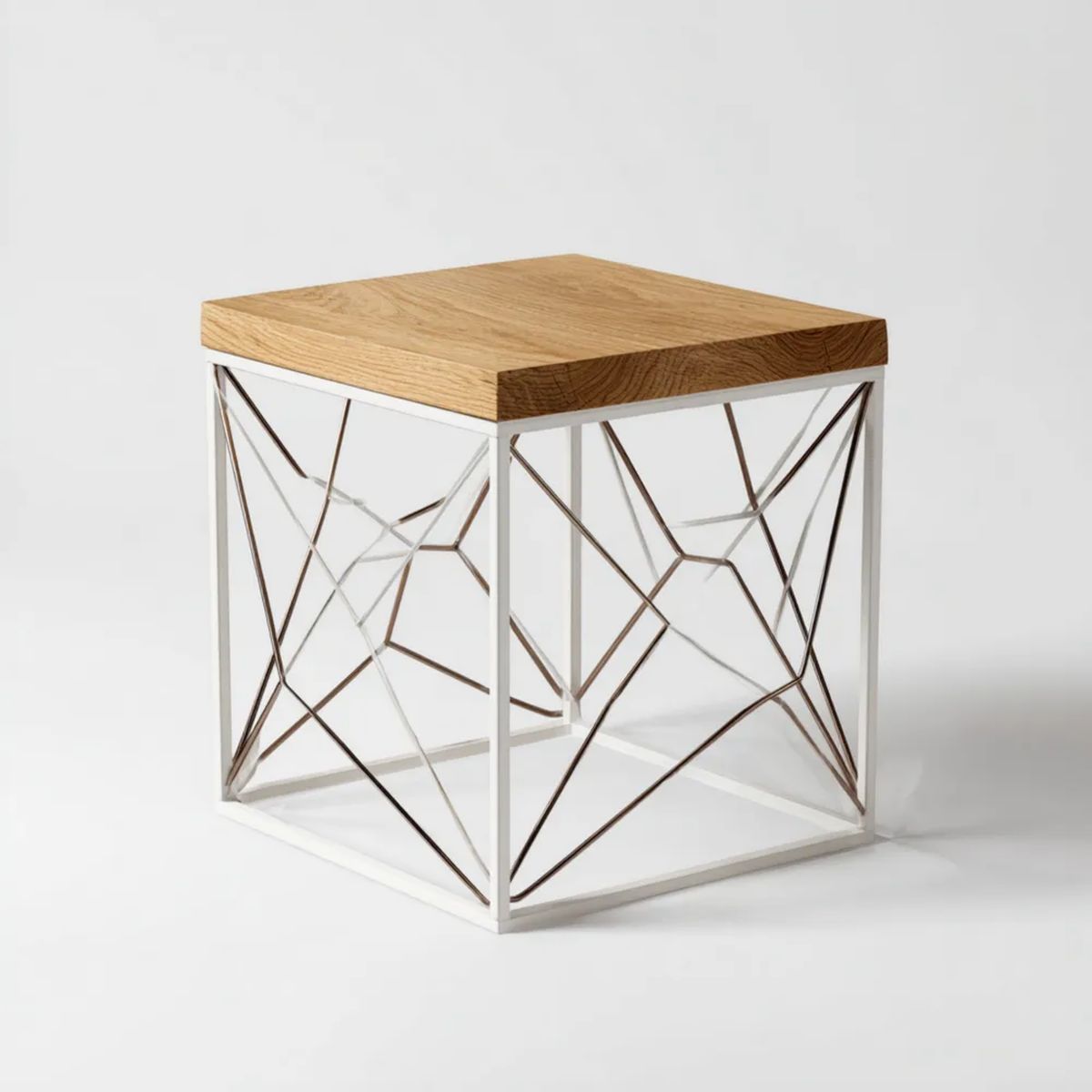 Kwadratowy stolik boczny biało-brązowy z blatem MDF w dekorze dębu 45 × 45 × 50 cm